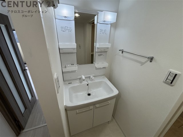 洗面設備　収納スペースがあって、便利な洗面台です！