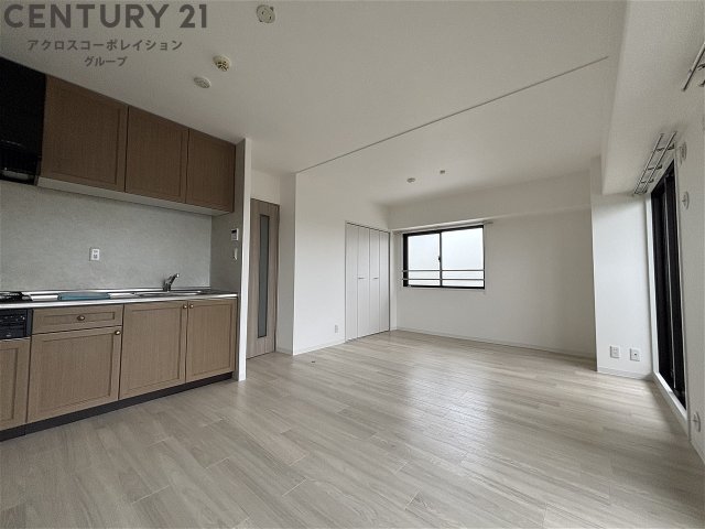 居室・リビング　最上階で日当たり良好なリビングです。