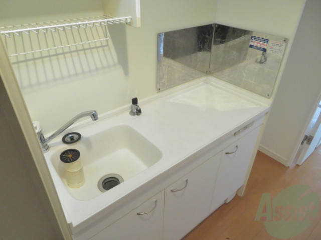 キッチン　シンプルなキッチンです。一人暮らしは最適ですね。