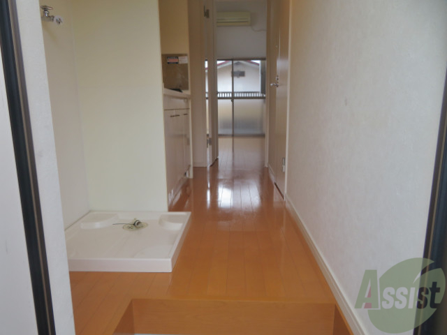 玄関　玄関の様子です。明るい印象ですね。気分もあがりそう。