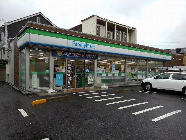 コンビニ　ファミリーマート横須賀大津町店（コンビニ）まで72m