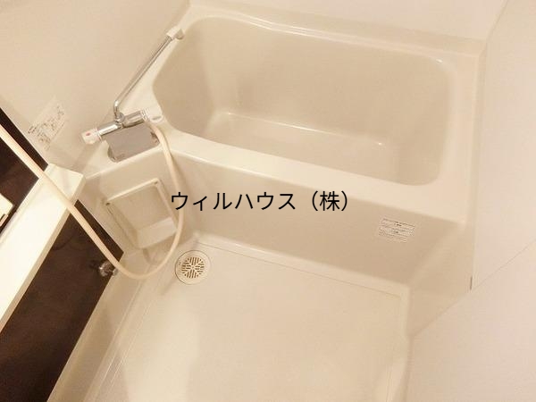 バス・シャワールーム　浴室乾燥機付きバス！