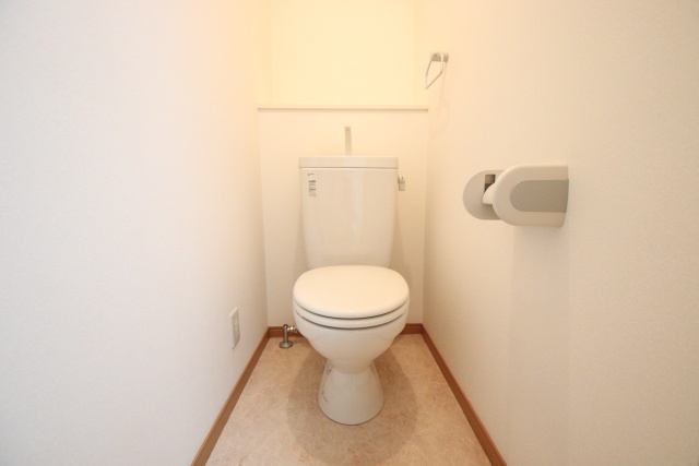 トイレ　※別室の参考写真の為、現況優先です。