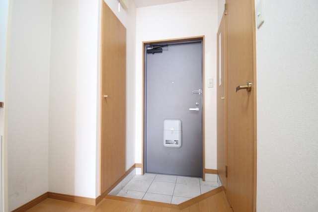 玄関　※別室の参考写真の為、現況優先です。