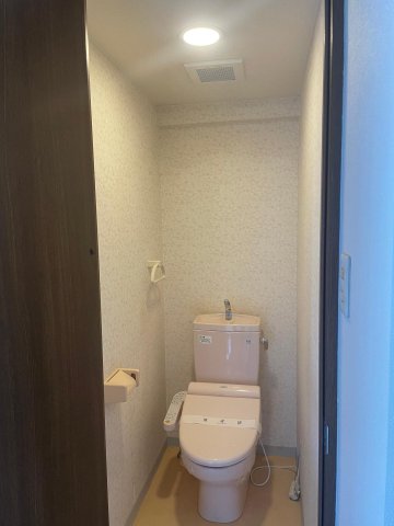トイレ　温水便座ウォシュレットも必須です。