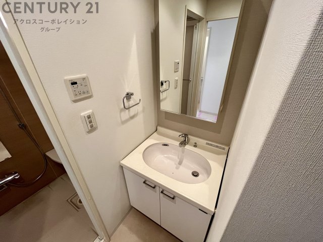 洗面設備　収納があって便利な洗面台です♪