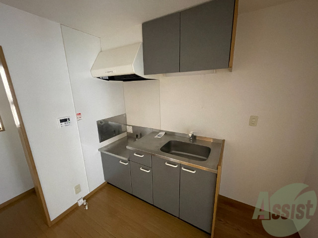 キッチン　２口ガスコンロも問題なく設置でき、スペースも広いですね。