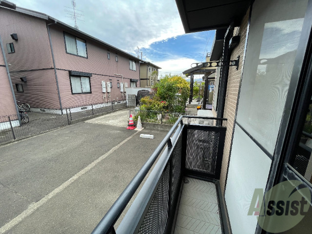 バルコニー　このバルコニースペースは洗濯物も問題なく干せそうですね。