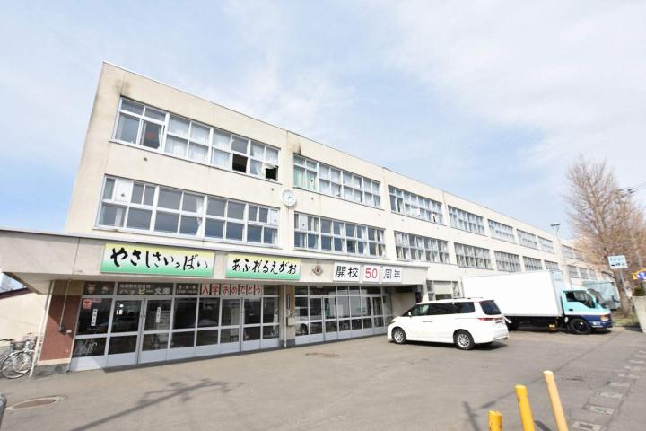 小学校　発寒西小学校（小学校）まで828m