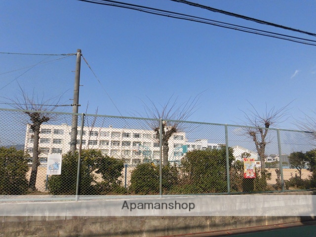 小学校　高槻市立北大冠小学校（小学校）まで438m