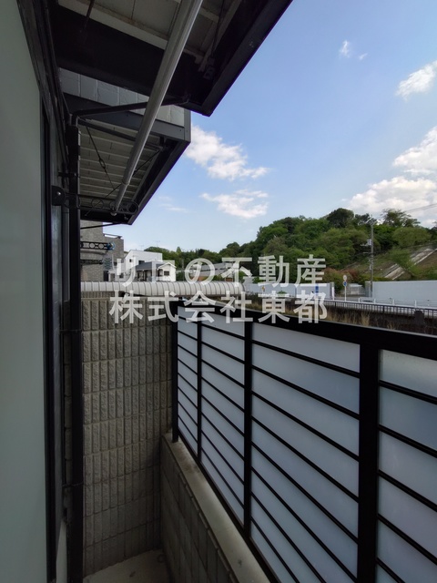 バルコニー　お天気のいい日は洗濯物も気持ちよく干せますね！