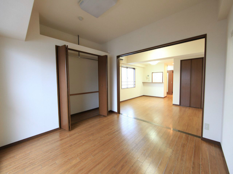 居室・リビング　ＬＤＫ13.2帖　洋室6.33帖　カウンターキッチン