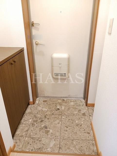 玄関　同物件別部屋です。
