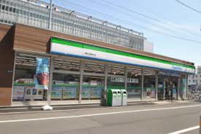 コンビニ　ファミリーマート西橋本二丁目店（コンビニ）まで80m