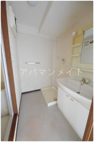 その他設備　洗濯機置き場＆脱衣スペースです ！