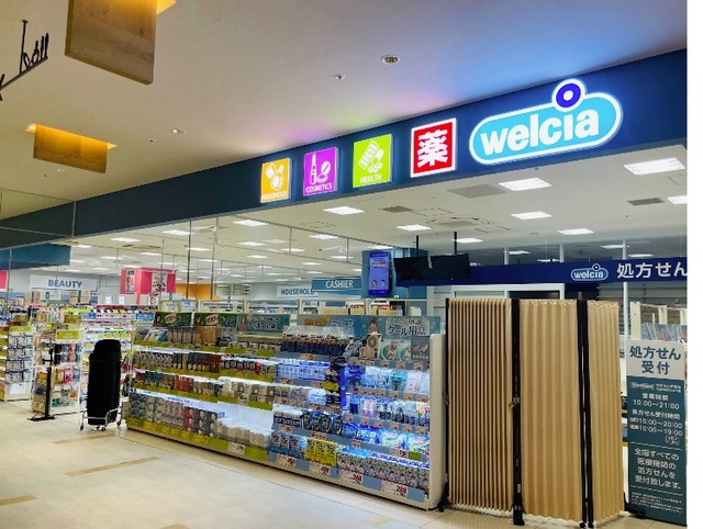 ドラックストア　ウエルシア大宮門街EAST店（ドラッグストア）まで375m