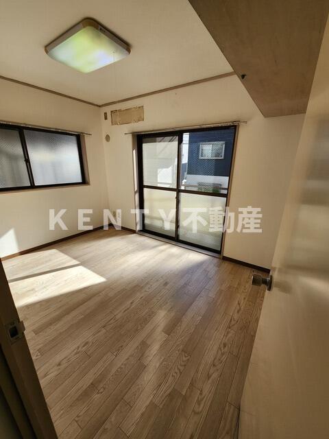 居室・リビング　こちらの居間で趣味の時間をお楽しみください