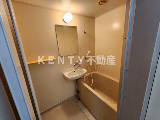 バス・シャワールーム　落ち着いた空間のお風呂です