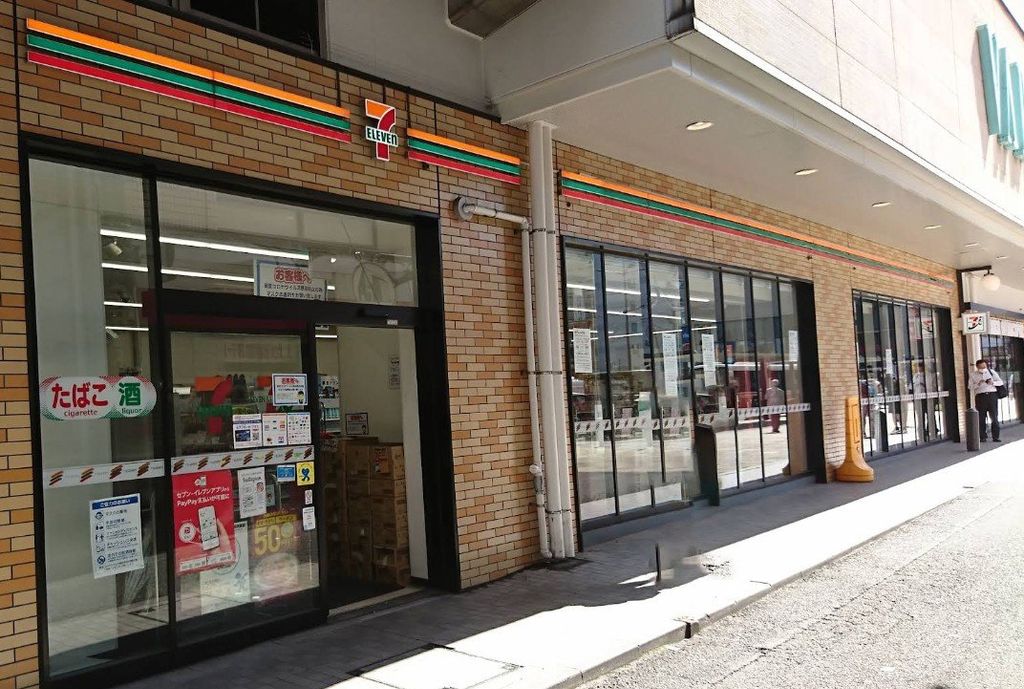 コンビニ　セブンイレブン草加VARIE店（コンビニ）まで10m