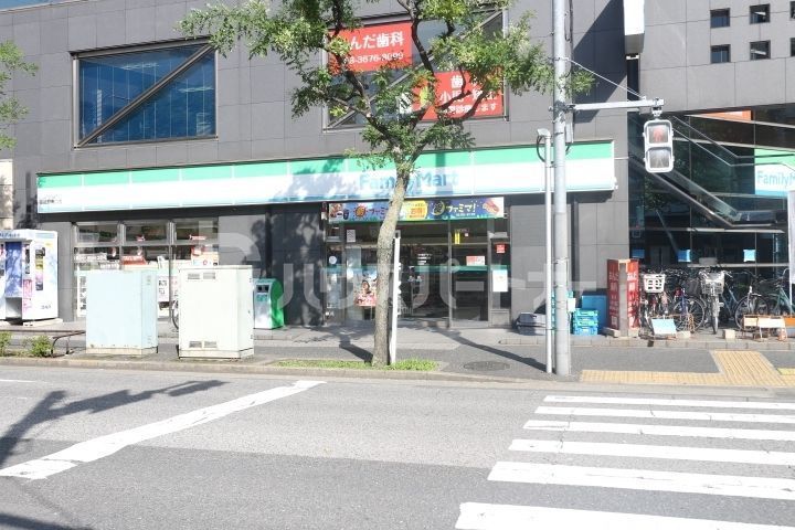 コンビニ　ファミリーマート篠崎駅南口店（コンビニ）まで390m