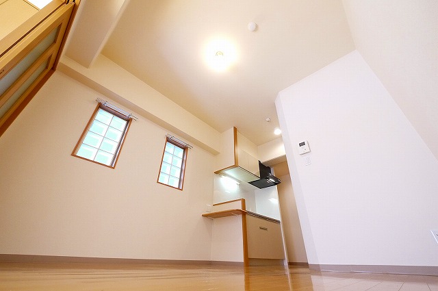 居室・リビング　こちらの居間で趣味の時間をお楽しみください