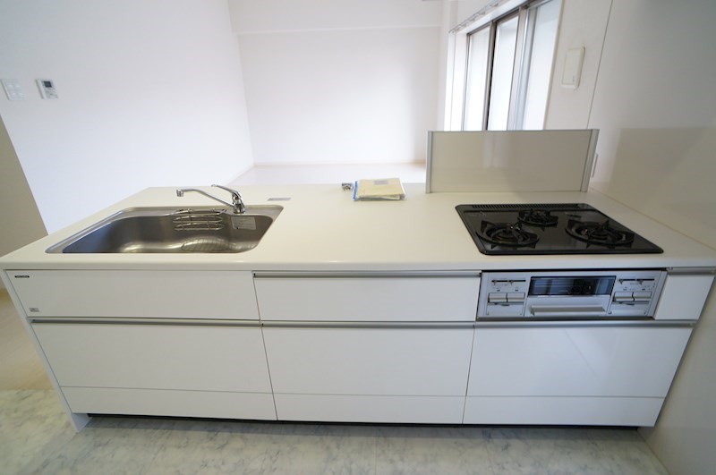 キッチン　システムキッチン・3口コンロ付