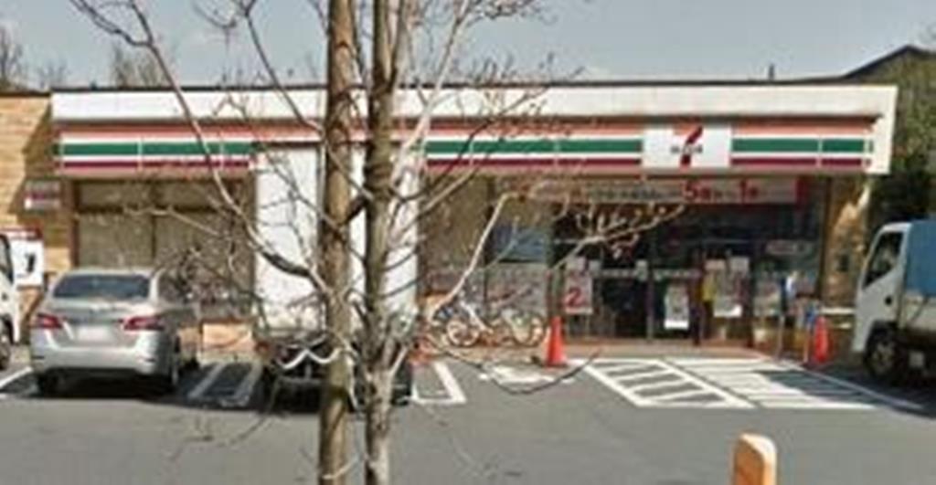 コンビニ　セブンイレブン世田谷経堂３丁目店（コンビニ）まで520m