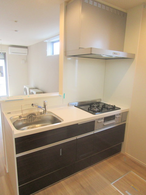 キッチン　ガス3口グリル付きシステムキッチン