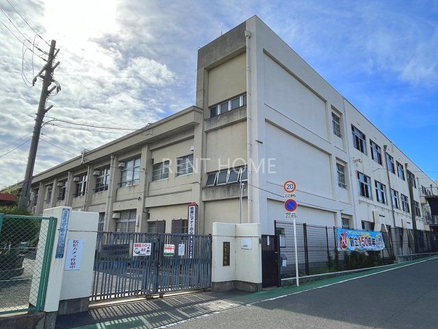 小学校　羽曳野市立高鷲小学校（小学校）まで758m