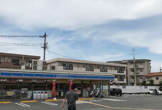 コンビニ　ローソン（コンビニ）まで853m