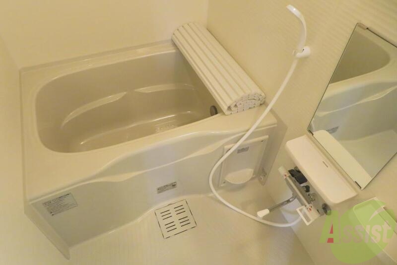 バス・シャワールーム　浴室はゆったりと浸かれるサイズ感ですね。