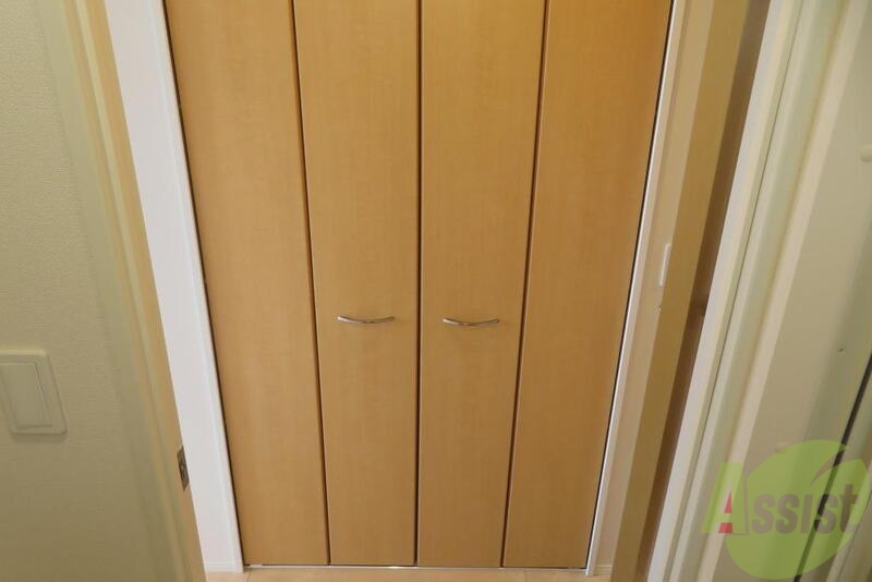 収納　収納はリビングに入って右にあり使いやすい場所にあります。