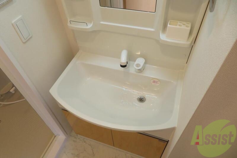 洗面設備　洗面台は独立なので忙しい朝もバッチリですね。