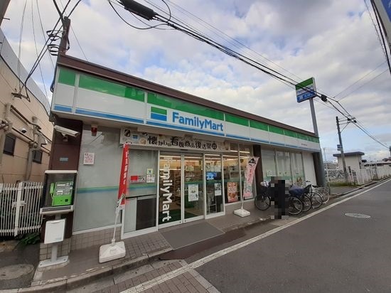 コンビニ　ファミリーマート 新所沢駅前店（コンビニ）まで140m