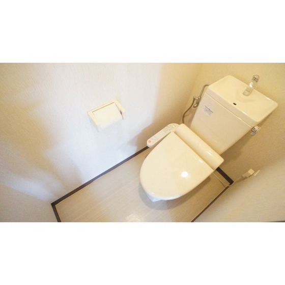 トイレ　温水洗浄便座