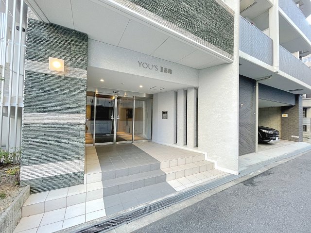 エントランス　きれいで落ち着いたエントランスです