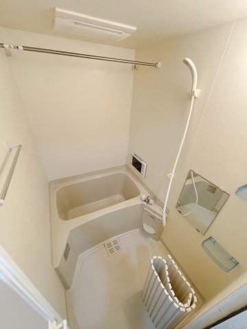 バス・シャワールーム　広々とした浴室は、浴室乾燥機付きです