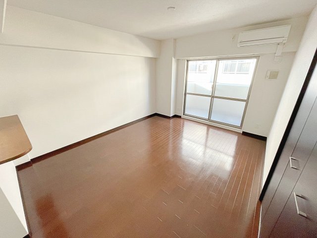 居室・リビング　明るい8帖のリビングです