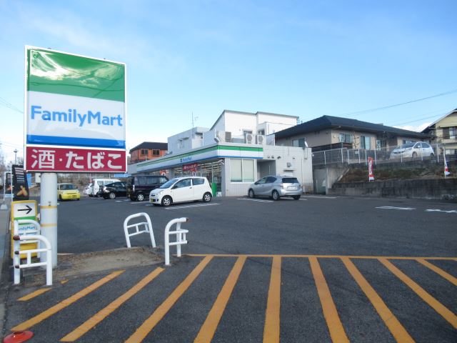 コンビニ　ファミリーマート（コンビニ）まで100m