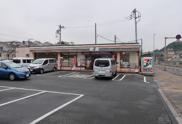 コンビニ　セブンイレブン 横浜片吹店（コンビニ）まで194m