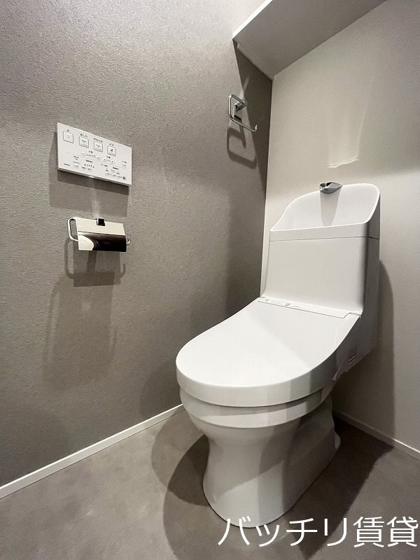 トイレ　別号室タイプの為、現状を優先致します。