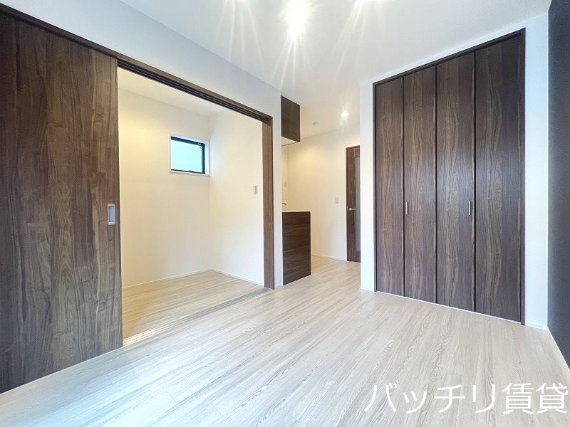 居室・リビング　別号室タイプの為、現状を優先致します。