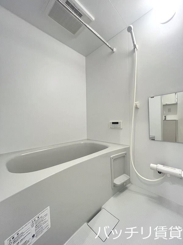バス・シャワールーム　別号室タイプの為、現状を優先致します。