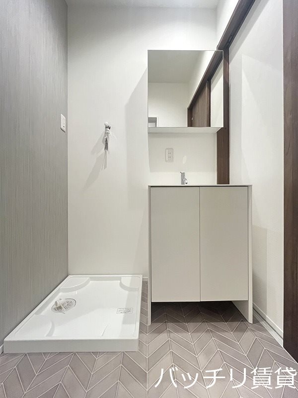 洗面設備　別号室タイプの為、現状を優先致します。