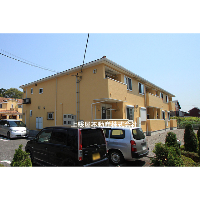 建物外観　イエローが明るい印象です