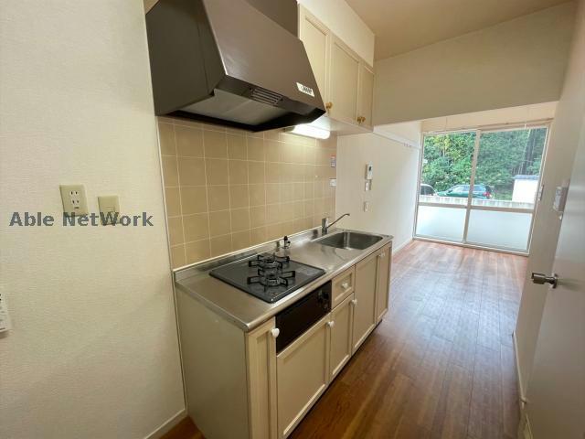 キッチン　※同物件別部屋の写真です。