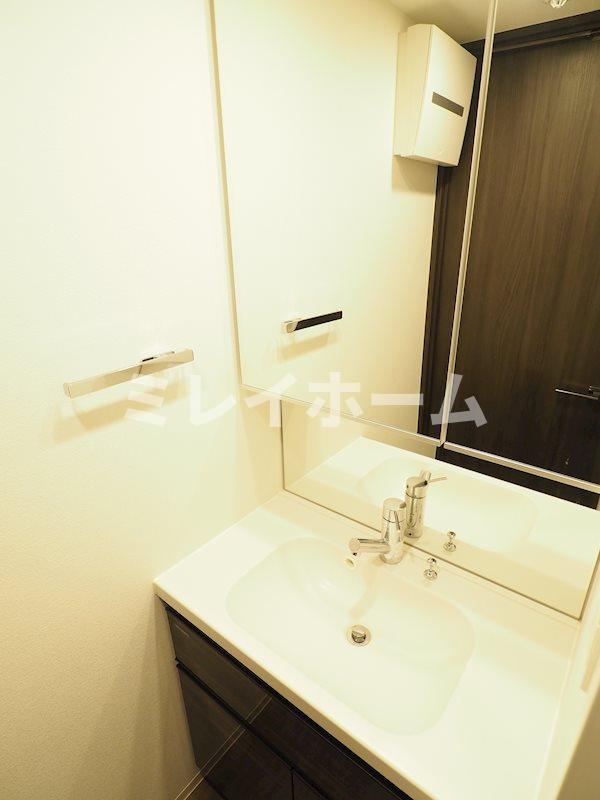 洗面設備　同建物内、別のお部屋の参考写真になります。