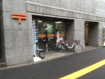 郵便局　新宿明治通郵便局（郵便局）まで345m