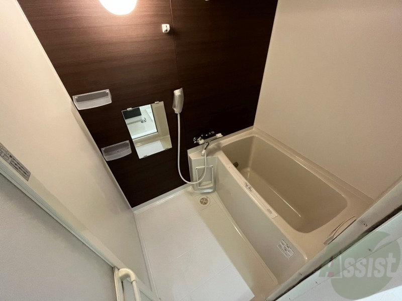 バス・シャワールーム　お風呂になります。一日の疲れを癒してくださいね。