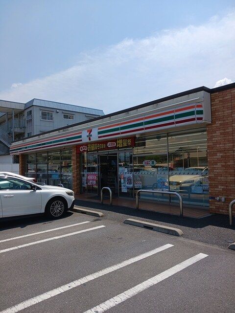 コンビニ　セブンイレブン（コンビニ）まで184m